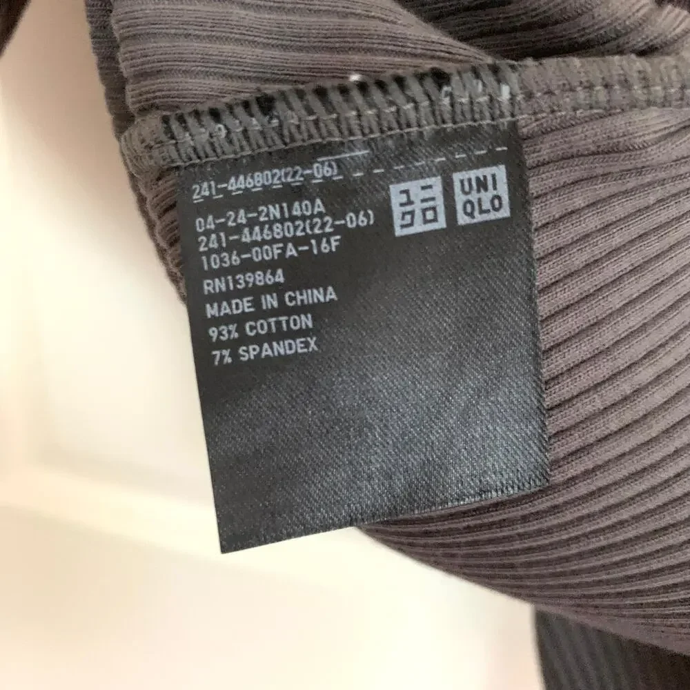 3/$15 Uniqlo Ribbed Crew Neck Short Sleeve Cropped T-shirt Gray *Discoloration* - Picture 6 of 7